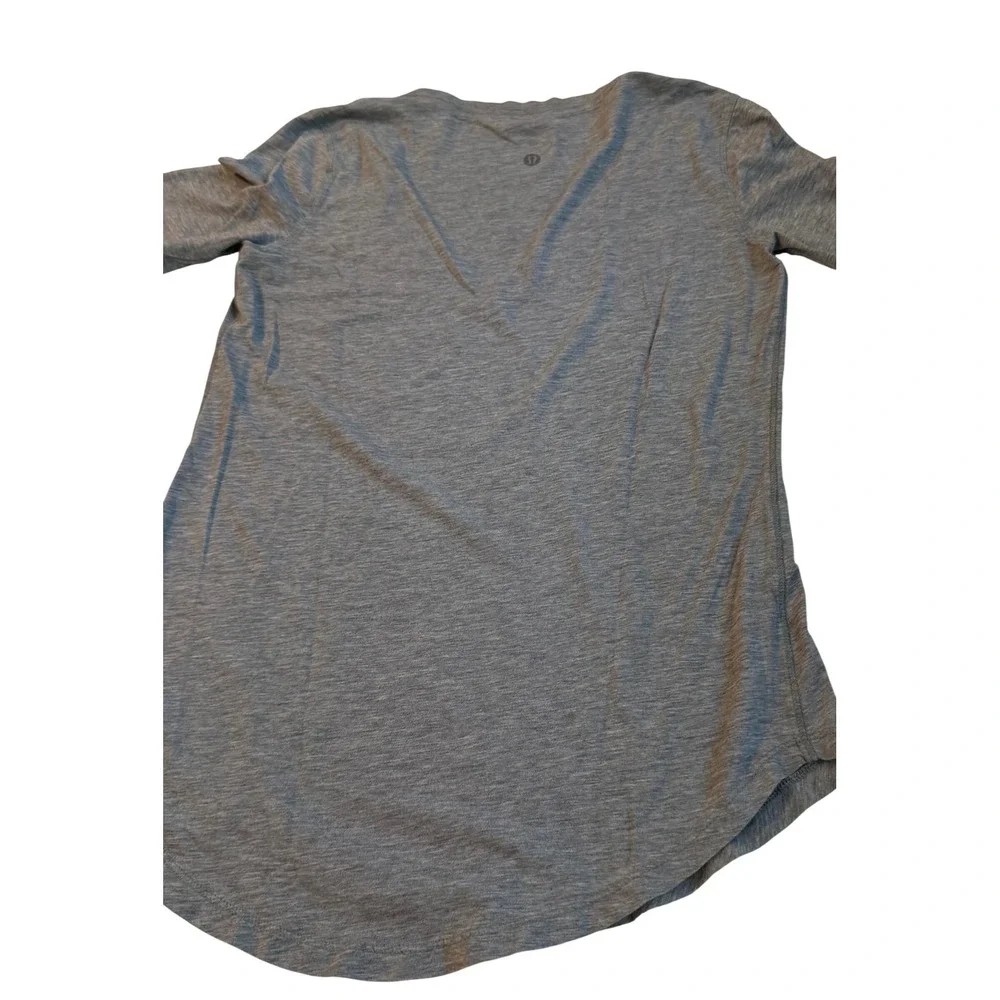 Lululemon Love Tee V-Neck Short Sleeve Heathered Grey Curved Hem  Pima Sz 6/8